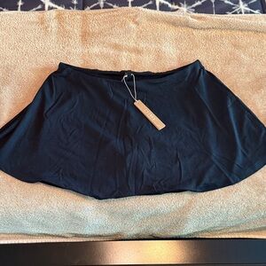 SKIMS Black skort